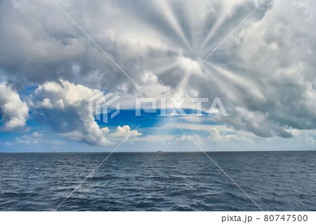 沖縄・久高島へ行く途中 80747500