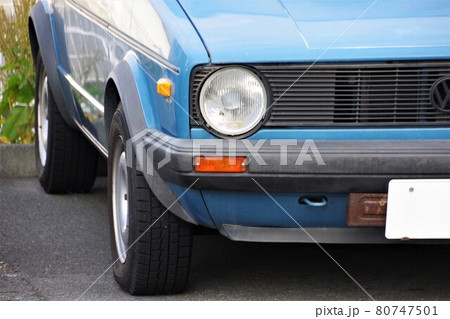 古い車　初代フォルクスワーゲンゴルフのフロントマスク 80747501