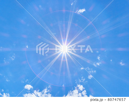 夏の青空と太陽の光芒(光条) 7枚絞り 夏の青空と太陽の光芒(光条) 7枚絞り 80747657
