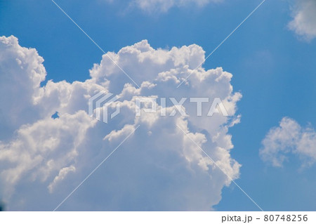 青空と白い雲 青空と白い雲 80748256