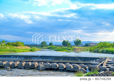 碓氷川 妙義山方向 西毛総合運動公園付近 初夏の風景 碓氷川 妙義山方向 西毛総合運動公園付近 初夏の風景 80748266