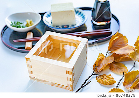 枡酒と冷奴 80748279