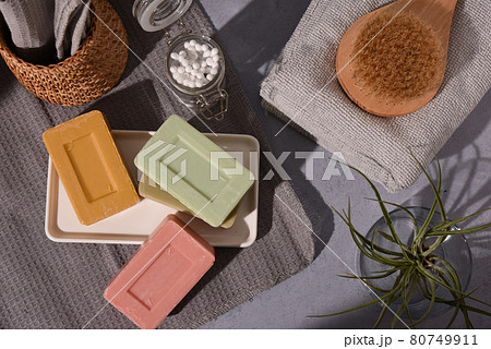 石鹸とバスルームの風景 80749911
