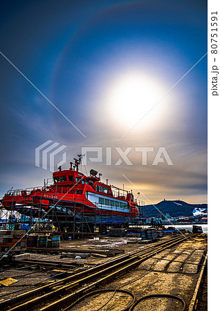 メンテナンスで丘に上がる流氷砕氷船 ガリンコ号2 メンテナンスで丘に上がる流氷砕氷船 ガリンコ号2 80751591