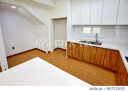 キッチン 台所 インテリア 80752035