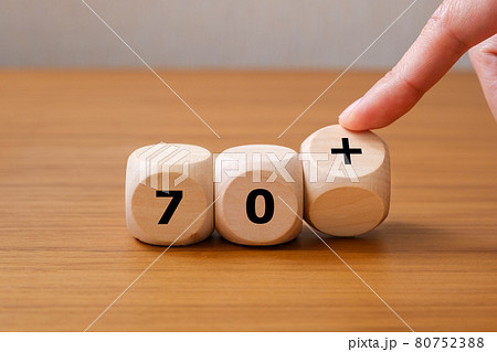 70代以上　サイコロの目を変える手 80752388