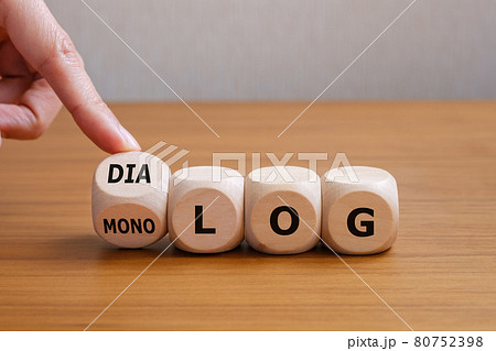 ダイアローグとモノローグ 選択 サイコロの目を変える手 ダイアローグとモノローグ 選択 サイコロの目を変える手 80752398