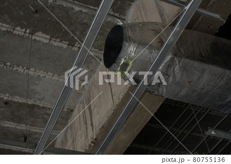 air ventilation duct pipes on ceiling 80755136