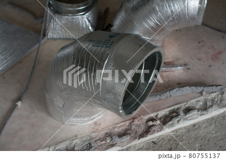 air ventilation duct pipes on ceiling 80755137