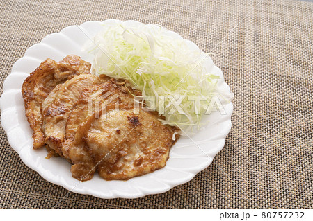 豚肉の生姜焼き 80757232