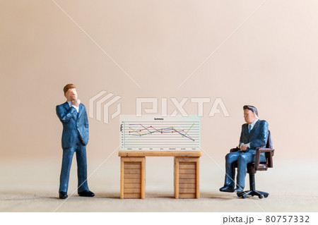 Miniature People Business people looking at analyst graph on screen background Miniature People Business people looking at analyst graph on screen background 80757332