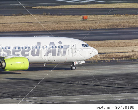 航空機 アップ 胴体前方側面 / Haneda Airport, Tokyo 80758199