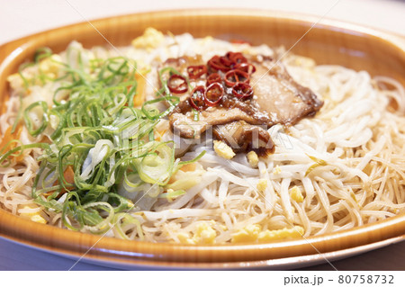 美味しいコンビニ弁当のビーフン 美味しいコンビニ弁当のビーフン 80758732