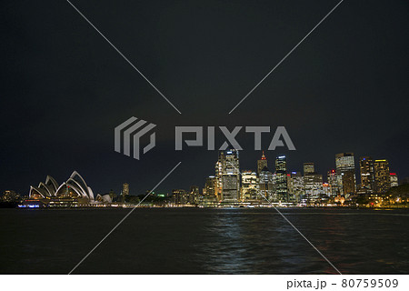 sydney harbour by night in australia sydney harbour by night in australia 80759509