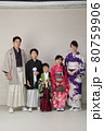 七五三　着物姿の家族写真 80759906
