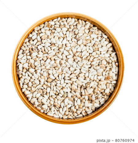 Safflower seeds in round ceramic bowl cutout Safflower seeds in round ceramic bowl cutout 80760974