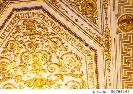 Close-up of ornate gilded golden ceiling 80762142