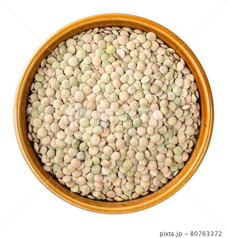 whole large green lentils in round bowl cutout 80763372