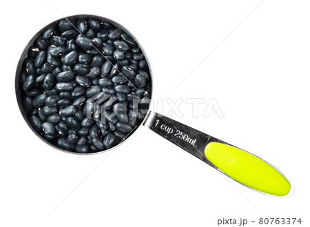 black turtle beans in measuring cup cutout 80763374