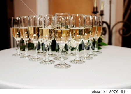 champagne glasses champagne glasses 80764814