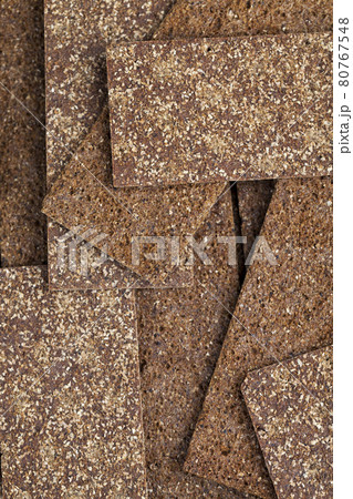 thin rye bread with coriander 80767548