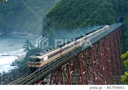 山陰本線 鎧ー餘部 JR西日本 キハ181系（京都） はまかぜの写真素材