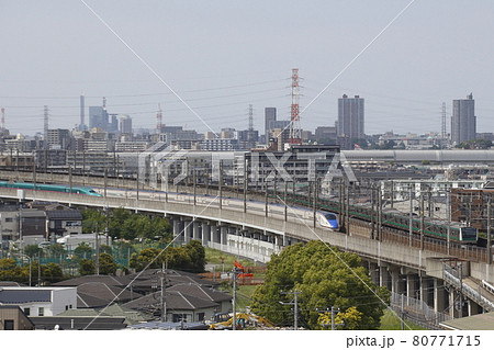戸田市内を行く東北新幹線 戸田市内を行く東北新幹線 80771715