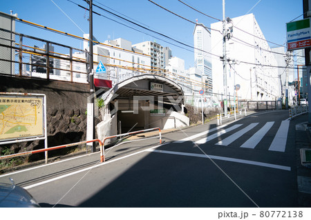 JR山手線代々木駅東口 80772138