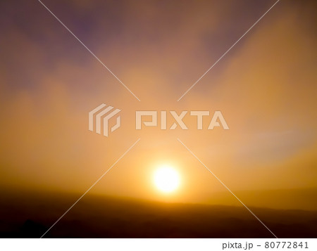 【長野県】 美ヶ原 朝日と雲海 80772841