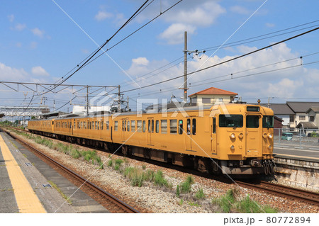 山陽本線 庭瀬駅の115系電車 山陽本線 庭瀬駅の115系電車 80772894