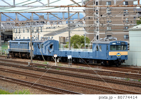 京都鉄道博物館に展示回送されるクモル145系配給電車 80774414