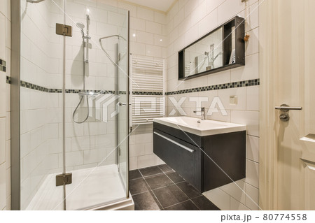 Interior design of beautiful and elegant bathroom 80774558