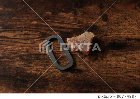 火起こし道具／火打ち石と火打ち金 80774887