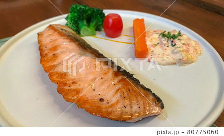 Grilled salmon steak with vegetable garnishing 80775060