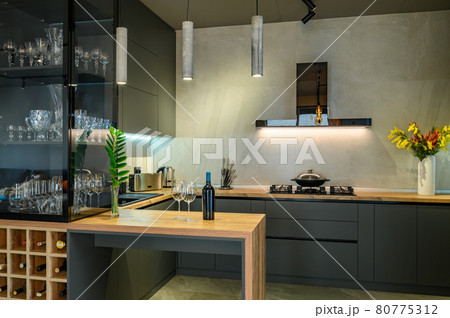 Modern large luxurious studio apartment with kitchen 80775312