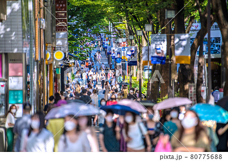 日本の東京都市景観 火最多…脅威の東京3709人。五輪“狂行”、表参道には多くの人出＝8月3日 80775688