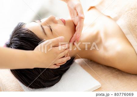 女性　ヘッドスパ　ビューティー 80776069
