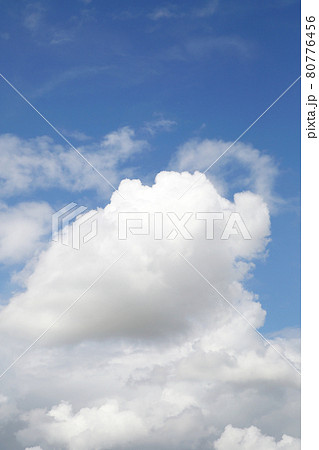 青空と白い雲 青空と白い雲 80776456