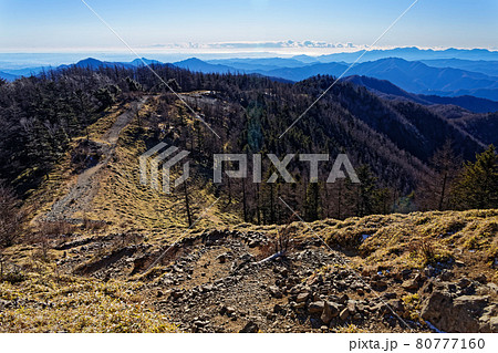 雲取山山頂から見る奥多摩と丹沢の山並み 雲取山山頂から見る奥多摩と丹沢の山並み 80777160