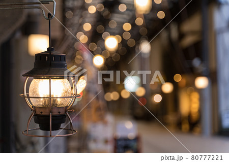 商店街とランタン 80777221