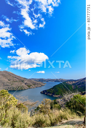 芦ノ湖スカイラインと芦ノ湖 80777751