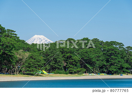 【沼津市戸田 富士山と御浜海水浴場】 【沼津市戸田 富士山と御浜海水浴場】 80777765