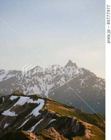 燕岳からの夕焼け 80777977