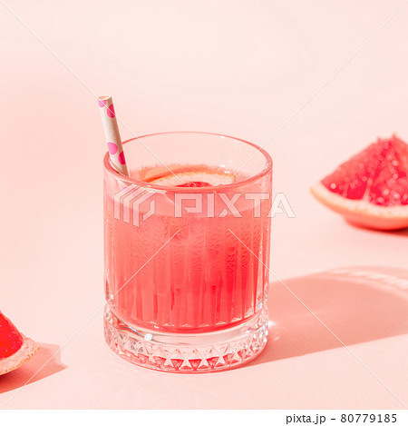 Cold lemonade/cocktail of fresh grapefruit juice Cold lemonade/cocktail of fresh grapefruit juice 80779185