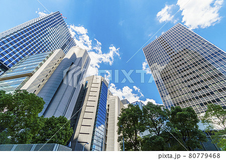 大阪都市風景　梅田　梅田1東交差点付近　2021年8月 80779468