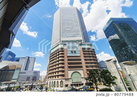 梅田都市風景　阪急うめだ本店　2021年8月 80779488