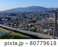 展望台から望む川西、宝塚市の市街地 80779618