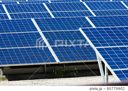 太陽光発電　ソーラーパネル 80779902