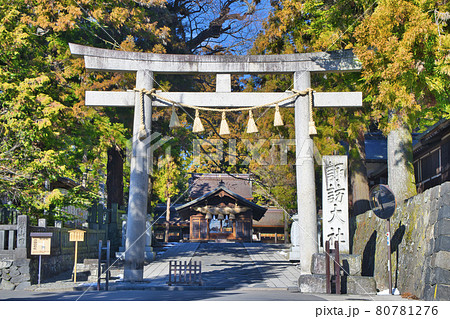 長野県　諏訪大社下社　春宮　鳥居 80781276