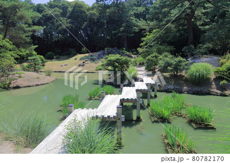栗林公園、西湖南端の小普陀と津筏梁 栗林公園、西湖南端の小普陀と津筏梁 80782170